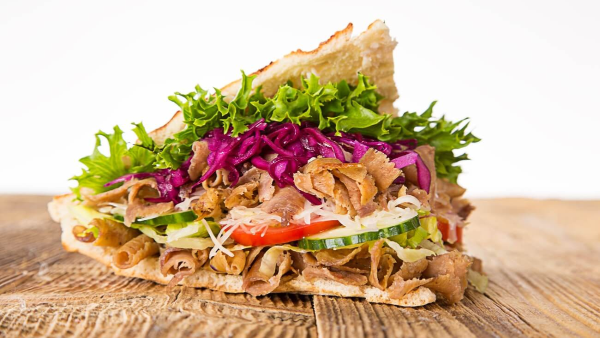 wie viel kcal hat ein döner durch brot und soßen?